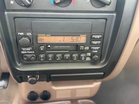 Used 2002 Toyota Tacoma 2WD Regular Cab image 40