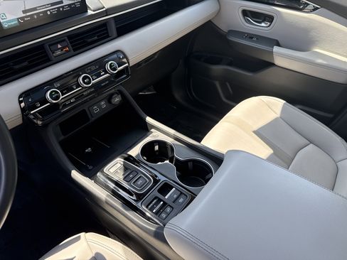 Used 2025 Honda Pilot Touring image 26