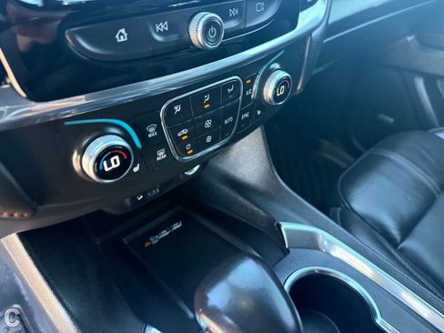 Used 2023 Chevrolet Traverse RS FWD image 22