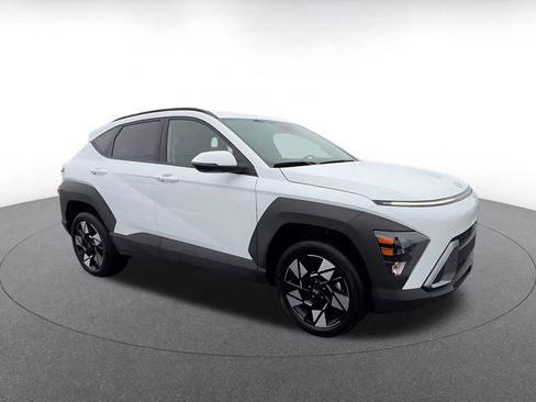 Used 2025 Hyundai Kona SEL image 2