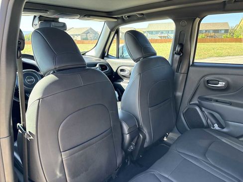 Used 2019 Jeep Renegade Limited w/ Quick Order Package 22P AWD/4WD image 26