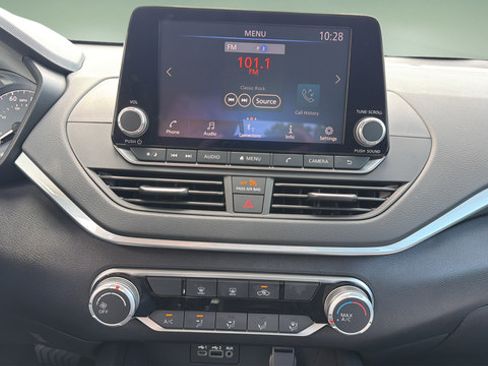 Certified 2025 Nissan Altima 2.5 S FWD image 15