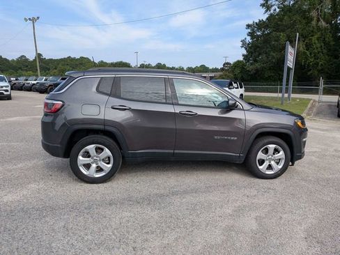 Used 2019 Jeep Compass Latitude w/ Cold Weather Group AWD/4WD image 3