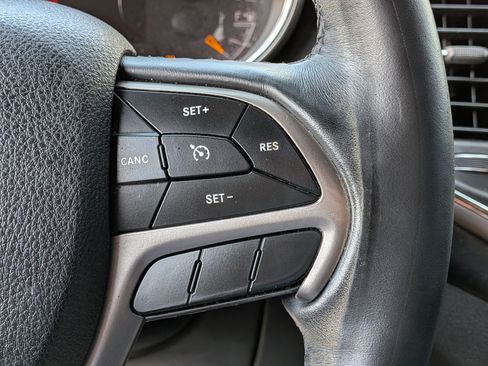 Used 2018 Jeep Grand Cherokee Altitude RWD image 28