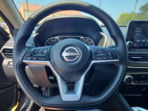 Used 2025 Nissan Altima 2.5 SV FWD image 23