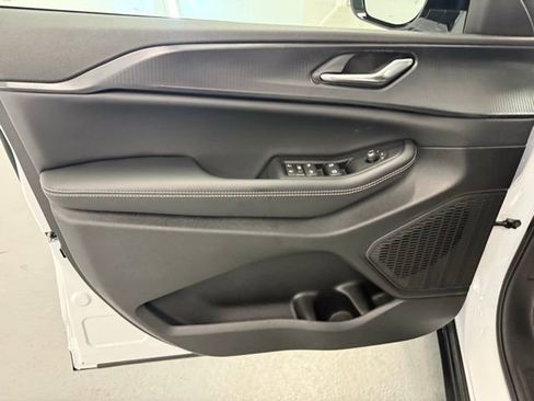 New 2025 Jeep Grand Cherokee Altitude image 14