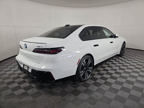 Used 2023 BMW i7 xDrive60 AWD/4WD image 3