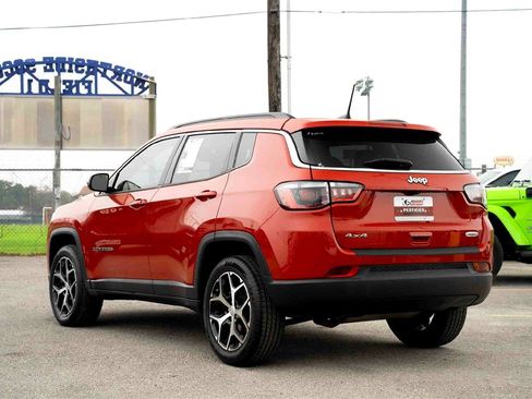 Used 2024 Jeep Compass Latitude image 5