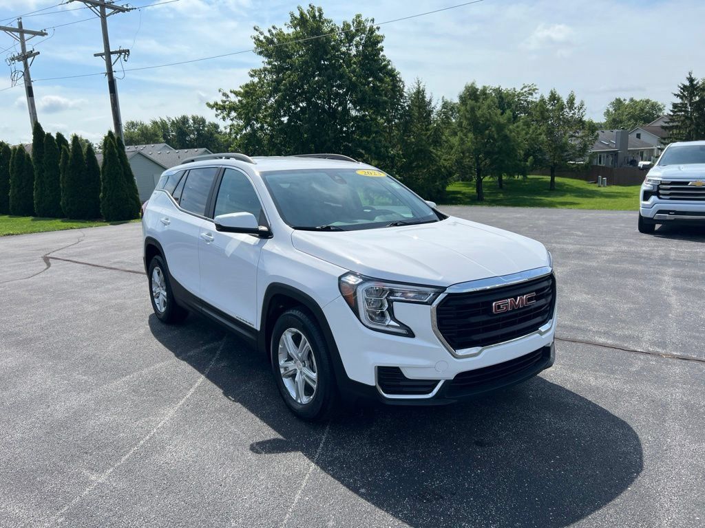 Used 2023 GMC Terrain SLE w/ Driver Convenience Package FWD image 1