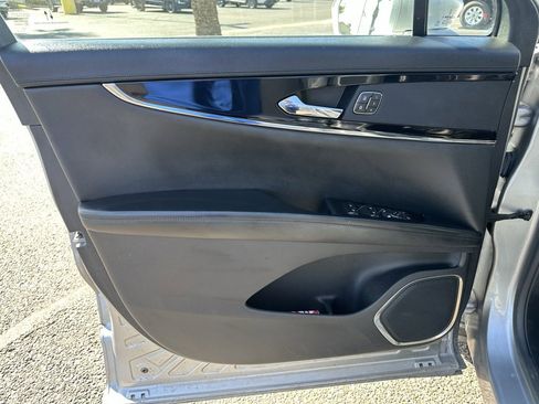 Used 2021 Lincoln Nautilus FWD w/ Equipment Group 101A image 10