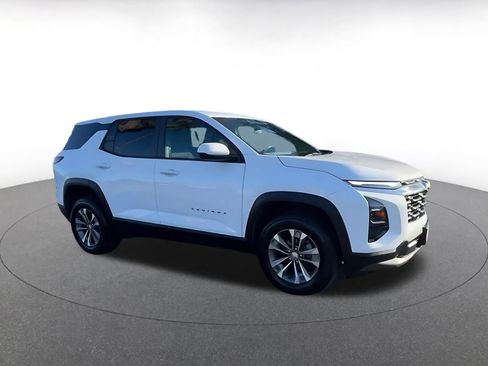 Used 2025 Chevrolet Equinox LT image 2