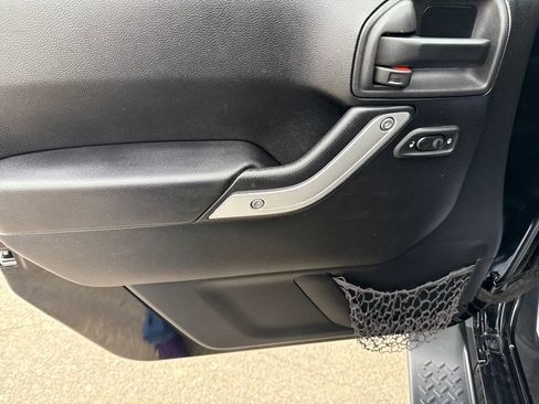 Used 2015 Jeep Wrangler Unlimited Sahara w/ Connectivity Group image 10