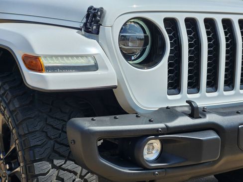 Used 2022 Jeep Gladiator Overland AWD/4WD image 9