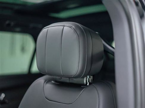 New 2025 Land Rover Range Rover Sport SE image 15