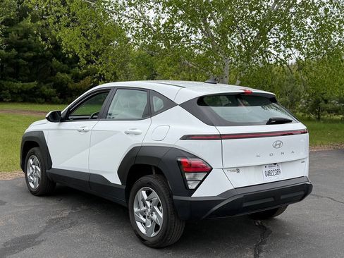 Used 2024 Hyundai Kona SE AWD/4WD image 4