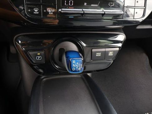 Certified 2020 Toyota Prius LE FWD image 22