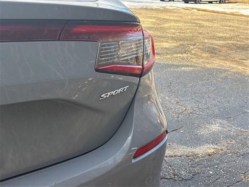 Used 2024 Honda Civic Sport image 11