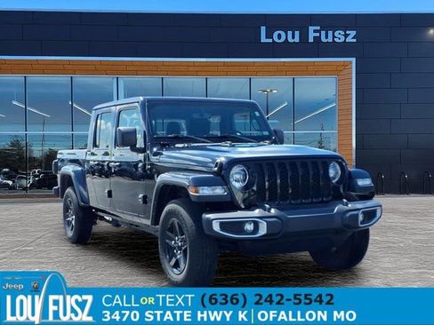 Used 2021 Jeep Gladiator Sport AWD/4WD image 1
