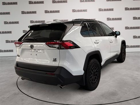 Used 2021 Toyota RAV4 LE image 5