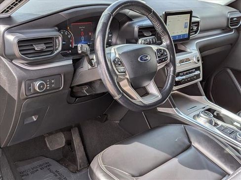 Used 2021 Ford Explorer XLT w/ Equipment Group 202A image 10