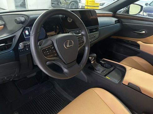 Used 2025 Lexus ES 350 w/ Premium Package image 11