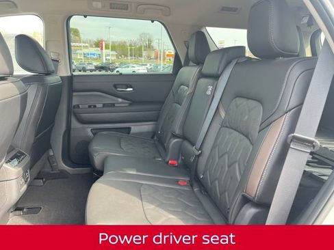 New 2026 Nissan Pathfinder Platinum image 13