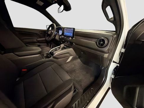 Used 2025 Chevrolet Colorado Trail Boss w/ Midnight Edition image 22