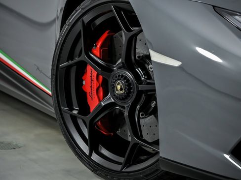 Used 2018 Lamborghini Huracan Performante image 4