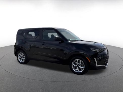 Used 2025 Kia Soul LX w/ LX Technology Package image 2