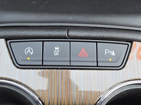 Used 2023 GMC Acadia SLE w/ Driver Convenience Package FWD image 31