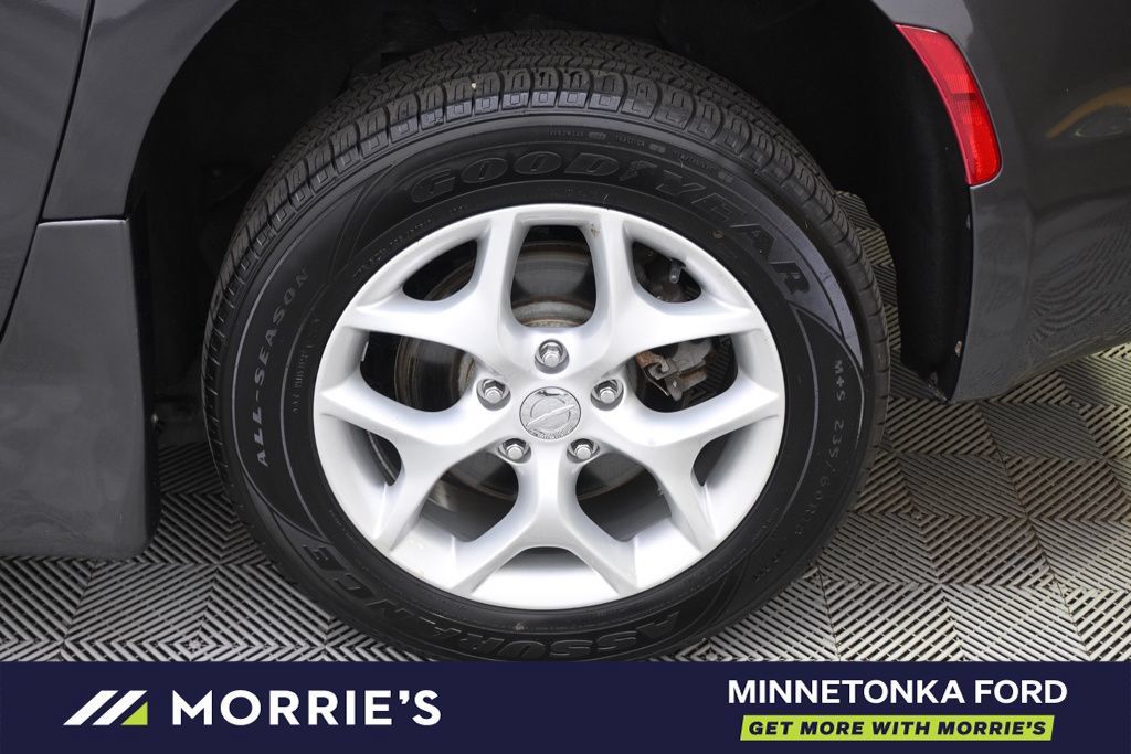 Used 2017 Chrysler Pacifica Limited FWD image 24
