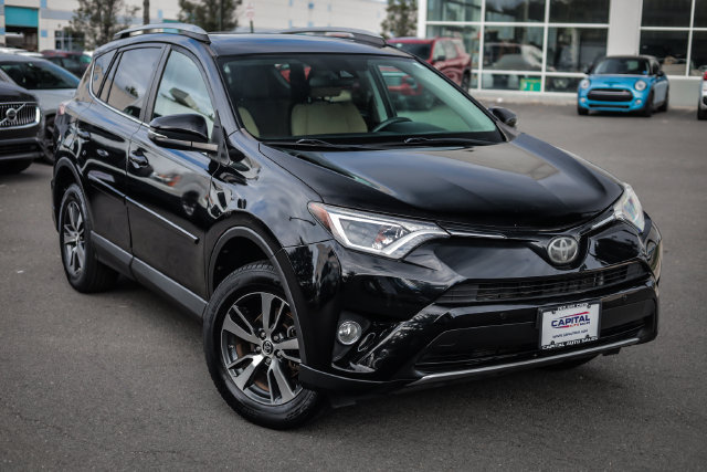 Used 2017 Toyota RAV4 XLE AWD/4WD image 5