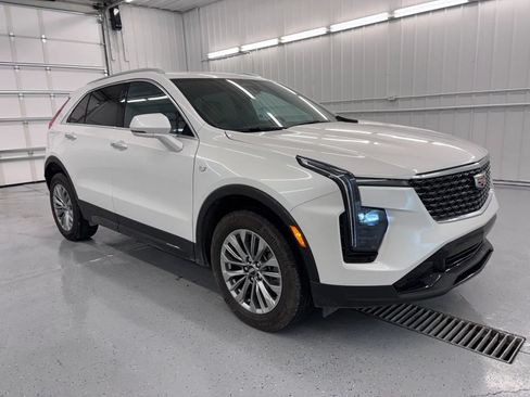 Used 2024 Cadillac XT4 Premium Luxury w/ Technology Package FWD image 10