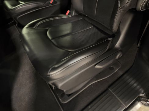 Used 2023 Chrysler Pacifica Touring-L w/ S Appearance Package FWD image 27
