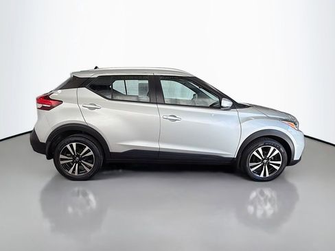 Used 2018 Nissan Kicks SV image 10