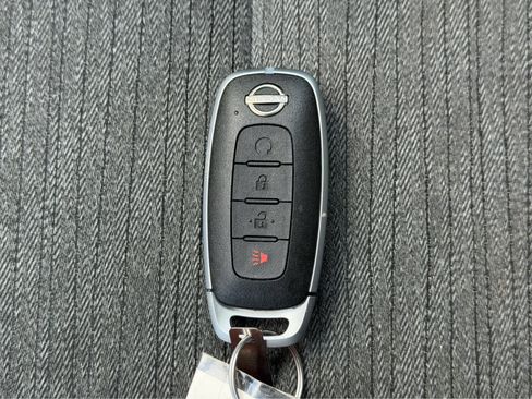 Used 2023 Nissan Rogue SV image 30