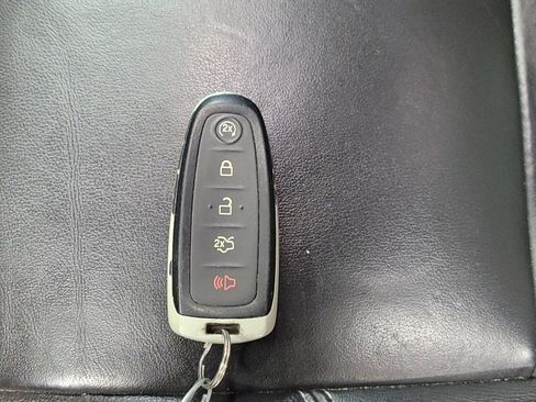 Used 2017 Ford Escape Titanium image 32