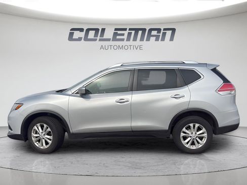 Used 2015 Nissan Rogue SV image 2