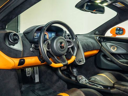 Used 2018 McLaren 570S Spider image 24