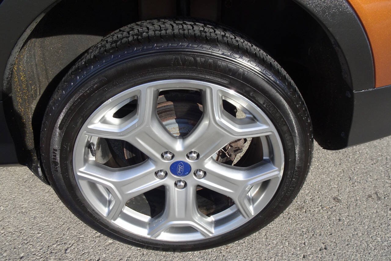 Used 2017 Ford Escape Titanium w/ Equipment Group 301A AWD/4WD image 12
