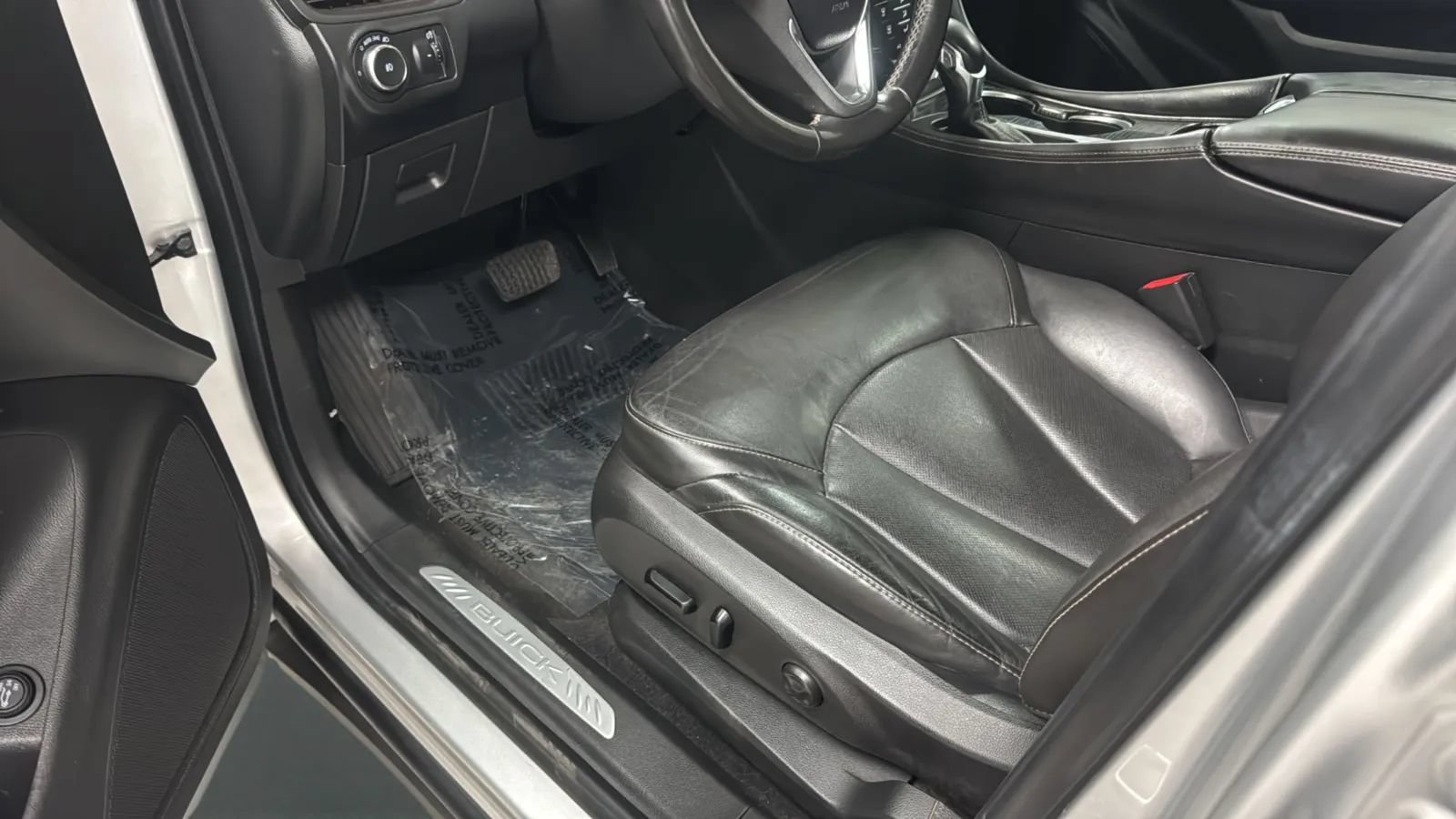 Used 2018 Buick Envision Essence AWD/4WD image 24