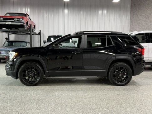 Certified 2025 GMC Terrain Elevation w/ Elevation Premium Package AWD/4WD image 2