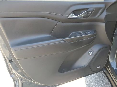 Used 2019 GMC Acadia SLT w/ Black Edition image 19