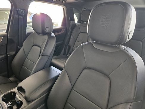 Certified 2025 Porsche Cayenne image 6