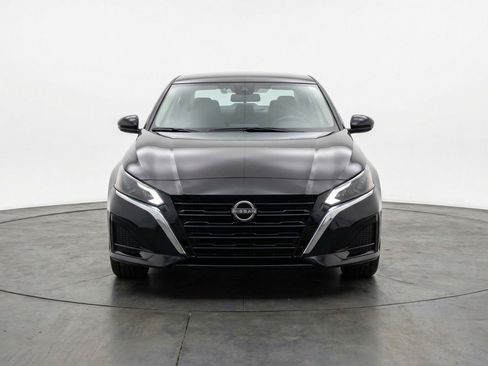 Used 2025 Nissan Altima 2.5 SV image 2