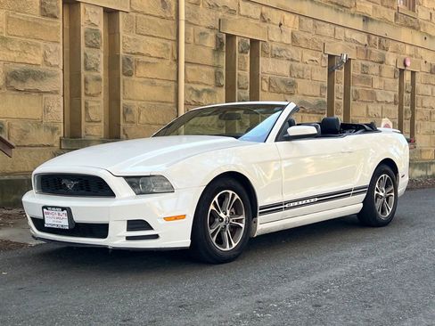 Used 2013 Ford Mustang Premium image 31