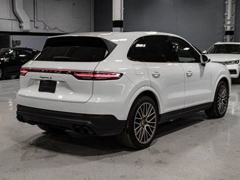 Used 2023 Porsche Cayenne S Platinum image 5