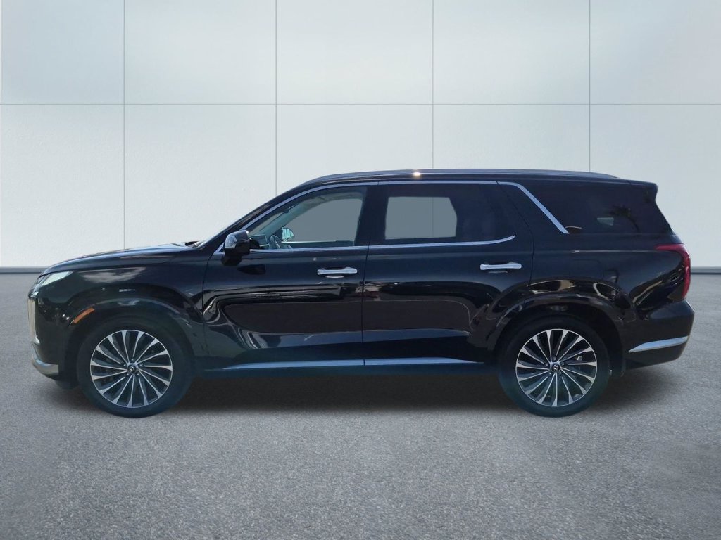 Used 2023 Hyundai Palisade Calligraphy FWD image 3