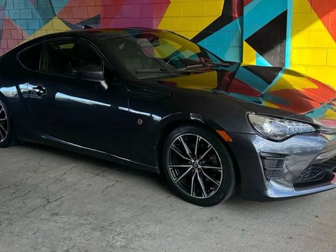 Used 2017 Toyota 86 Coupe 2D image 1