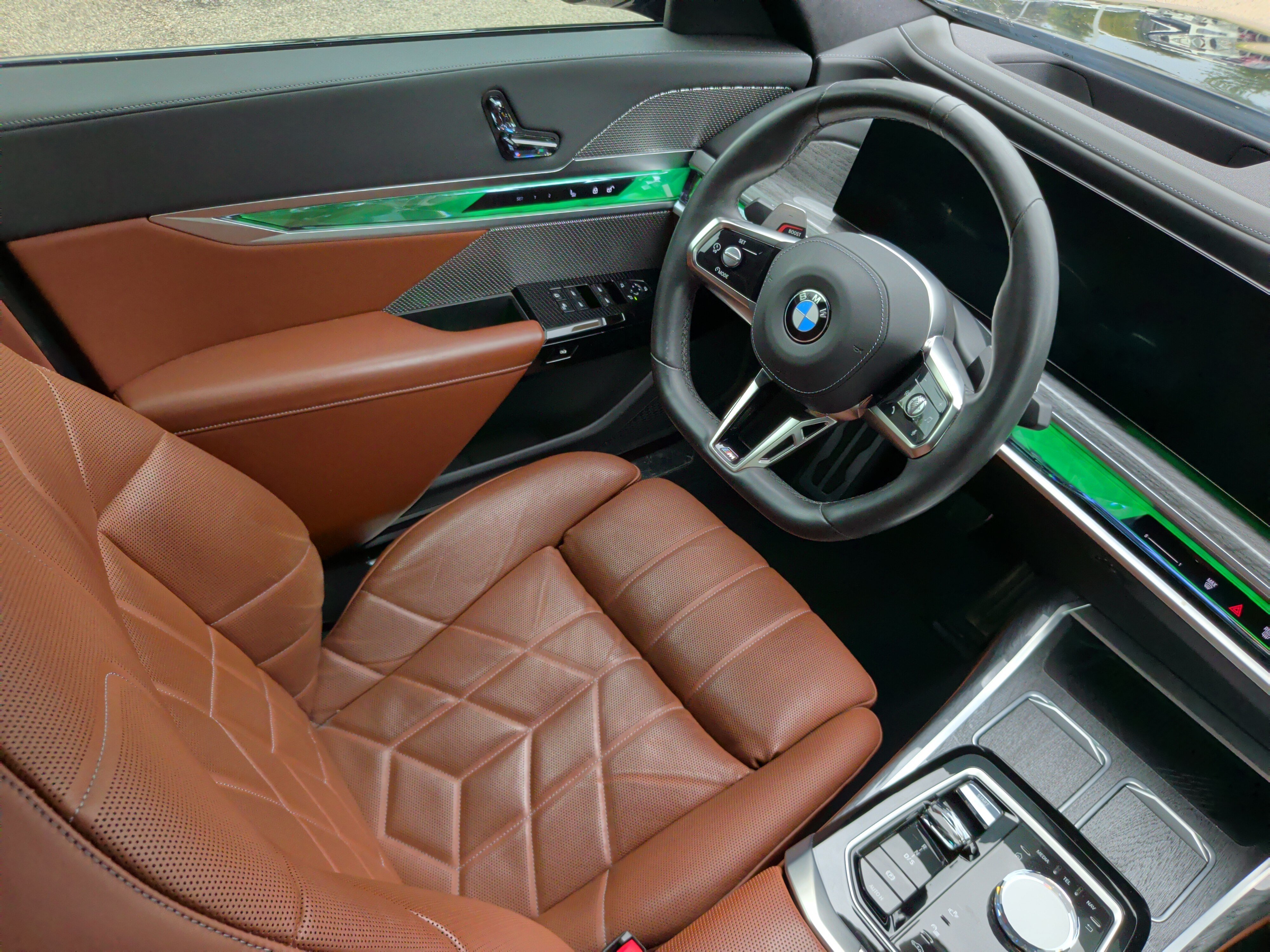 Certified 2024 BMW 760i xDrive w/ Executive Package AWD/4WD image 35